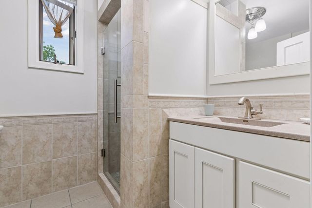 8 Bates Avenue, Saint Paul, MN 55106