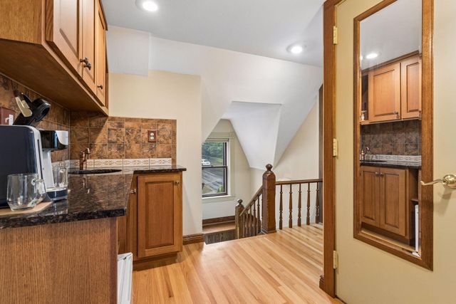8 Bates Avenue, Saint Paul, MN 55106