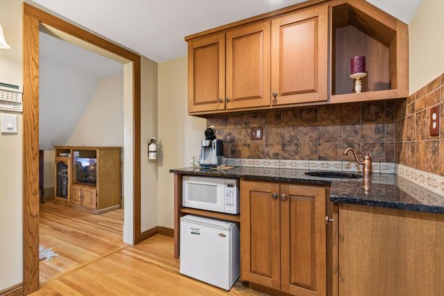 8 Bates Avenue, Saint Paul, MN 55106
