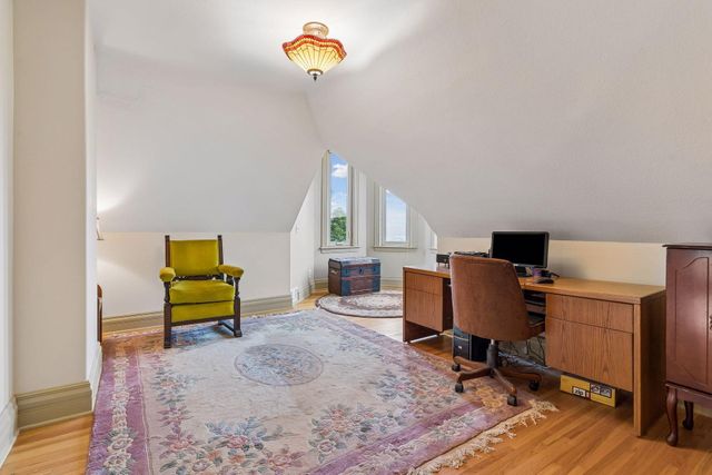 8 Bates Avenue, Saint Paul, MN 55106