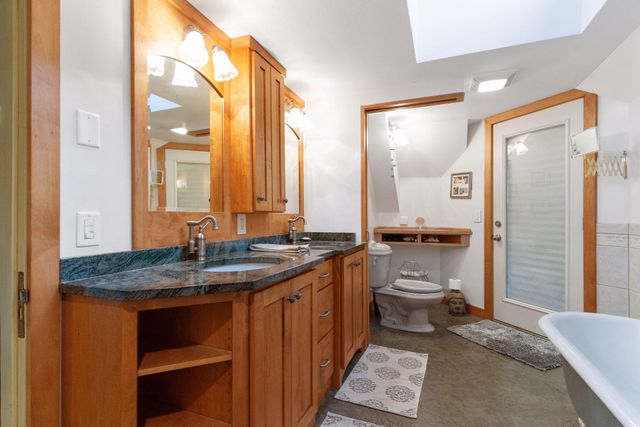 8 Bates Avenue, Saint Paul, MN 55106