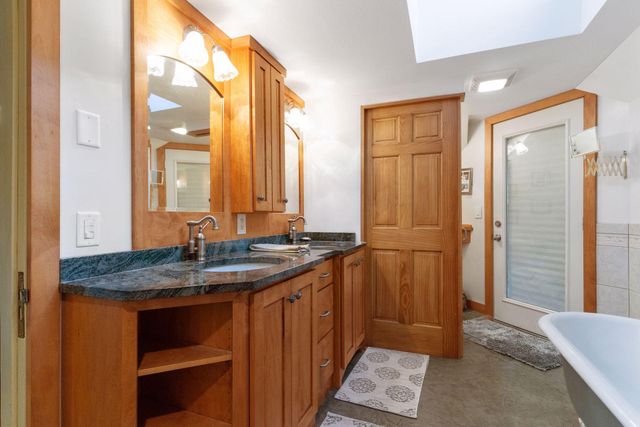 8 Bates Avenue, Saint Paul, MN 55106