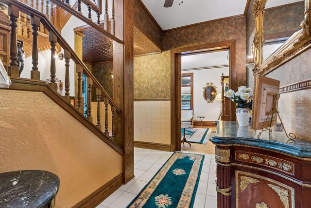 8 Bates Avenue, Saint Paul, MN 55106