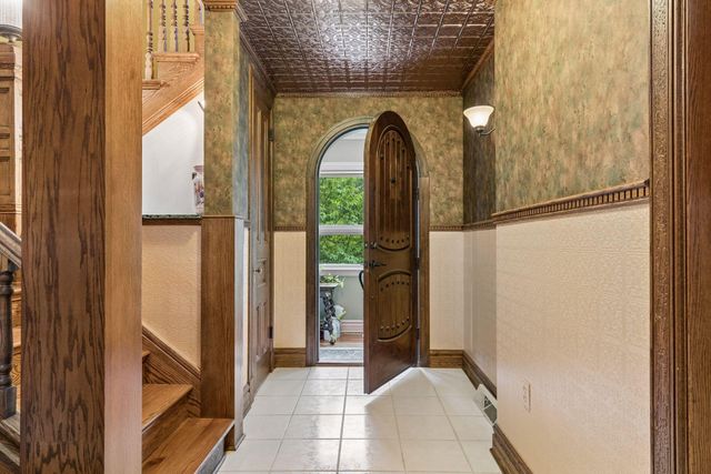 8 Bates Avenue, Saint Paul, MN 55106