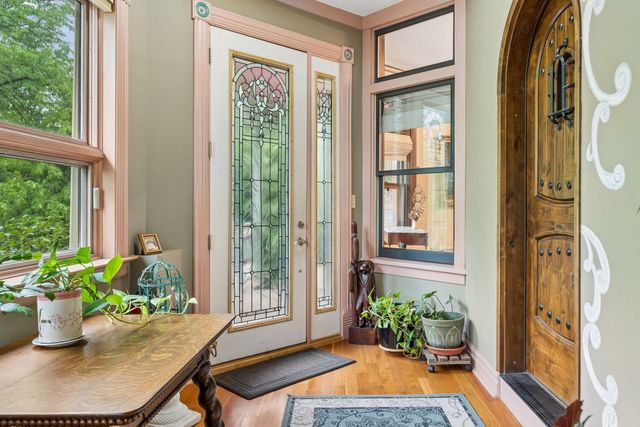 8 Bates Avenue, Saint Paul, MN 55106