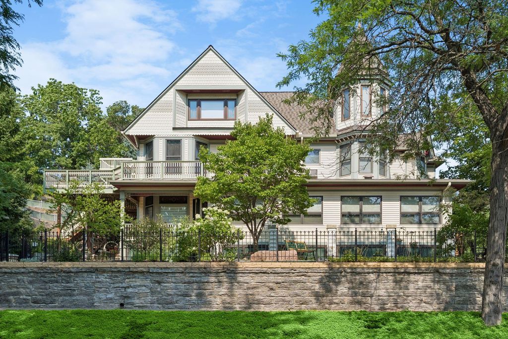 8 Bates Avenue, Saint Paul, MN 55106 — exterior