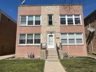4952 HULL Street 2E, Skokie, IL 60077