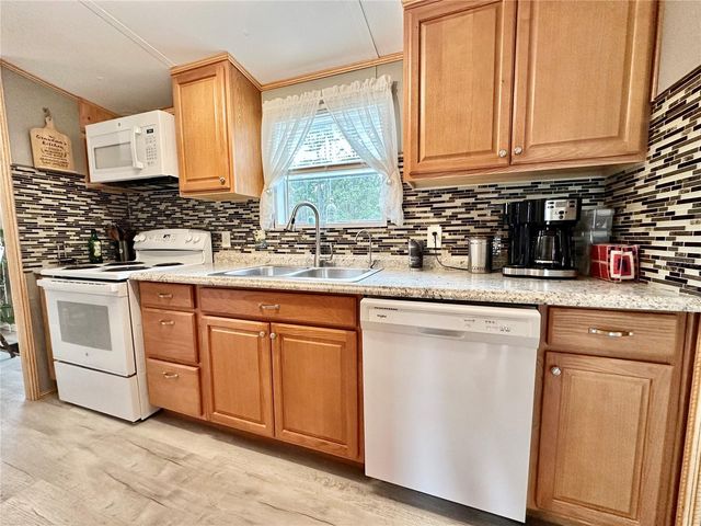 18400 SE 90TH LANE, Ocklawaha, FL 32179