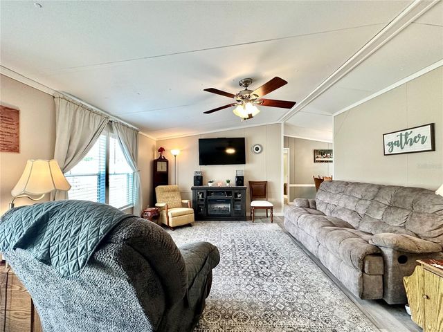 18400 SE 90TH LANE, Ocklawaha, FL 32179