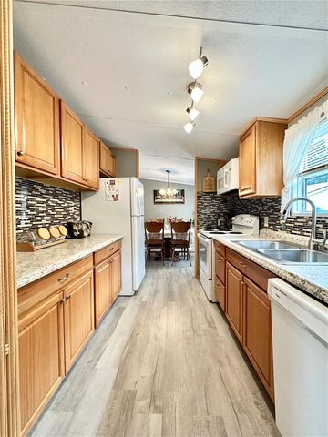 18400 SE 90TH LANE, Ocklawaha, FL 32179