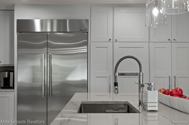 5190 Clarendon Crest Street, Bloomfield Hills, MI 48302