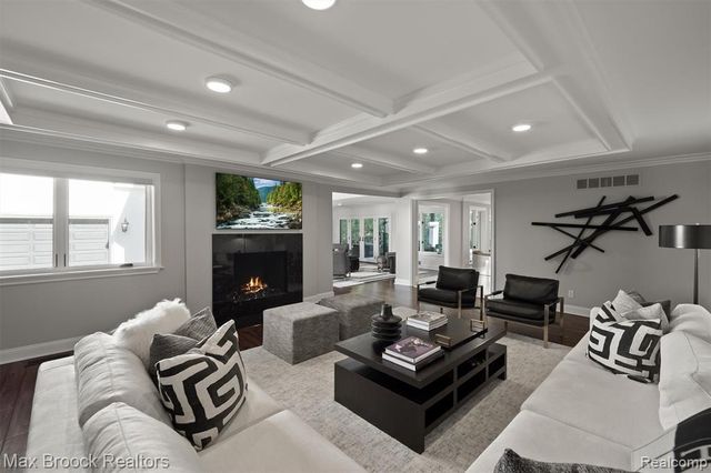 5190 Clarendon Crest Street, Bloomfield Hills, MI 48302