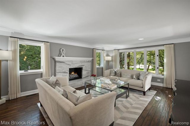 5190 Clarendon Crest Street, Bloomfield Hills, MI 48302