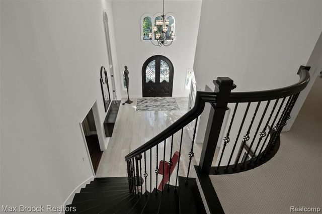 5190 Clarendon Crest Street, Bloomfield Hills, MI 48302