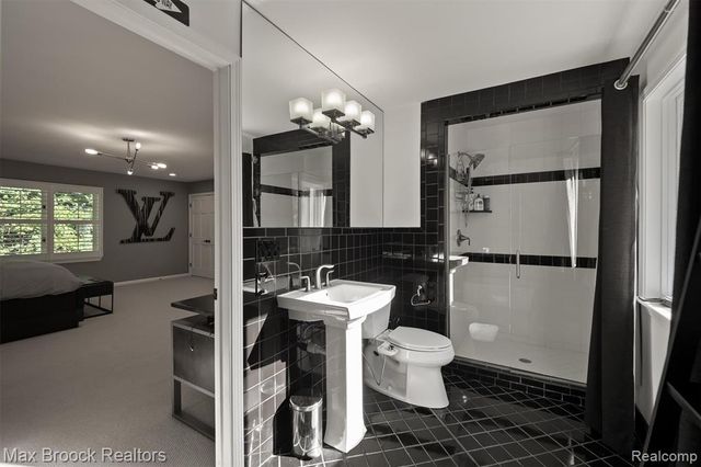 5190 Clarendon Crest Street, Bloomfield Hills, MI 48302