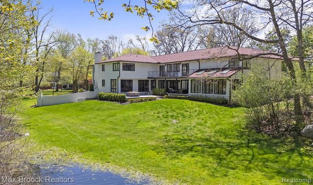 5190 Clarendon Crest Street, Bloomfield Hills, MI 48302