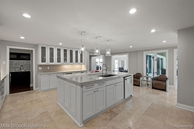 5190 Clarendon Crest Street, Bloomfield Hills, MI 48302
