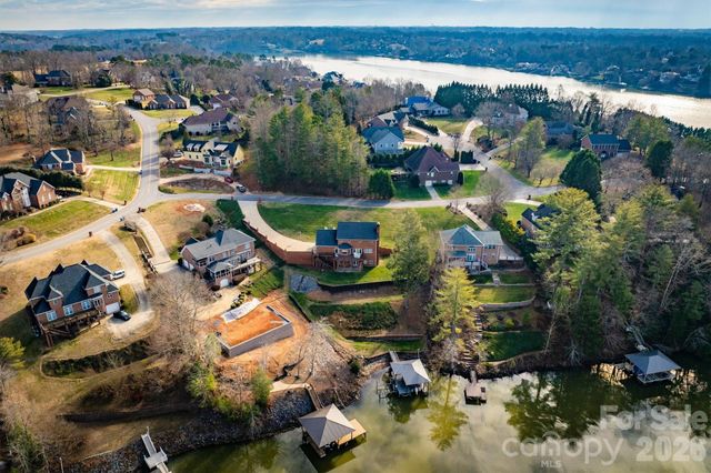 46 Mariners Point Lane, Hickory, NC 28601