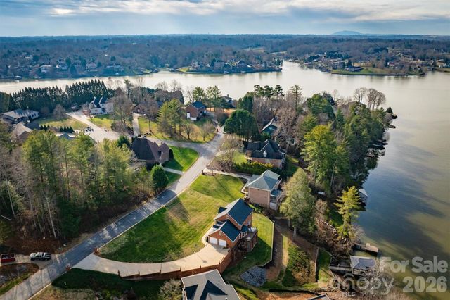 46 Mariners Point Lane, Hickory, NC 28601