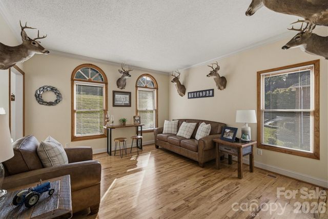 46 Mariners Point Lane, Hickory, NC 28601