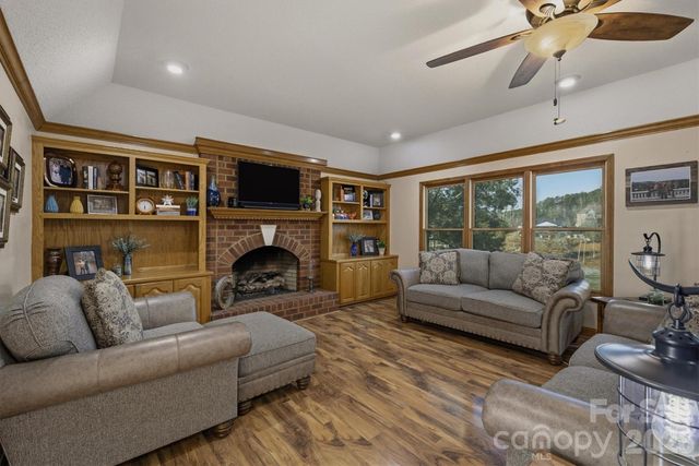 46 Mariners Point Lane, Hickory, NC 28601