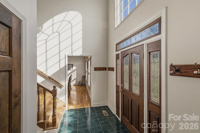 46 Mariners Point Lane, Hickory, NC 28601