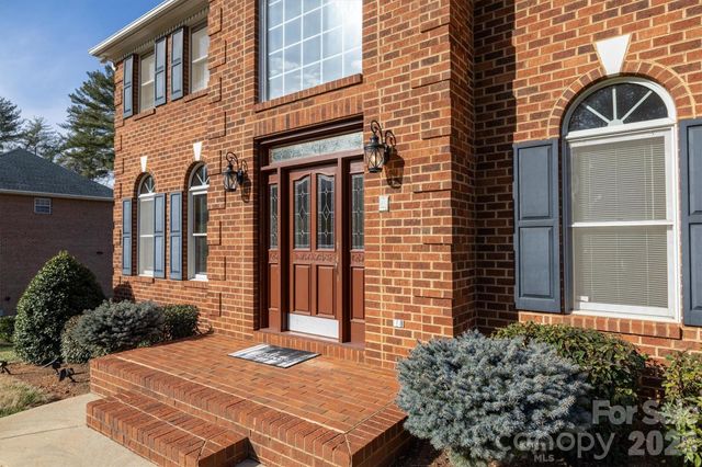 46 Mariners Point Lane, Hickory, NC 28601