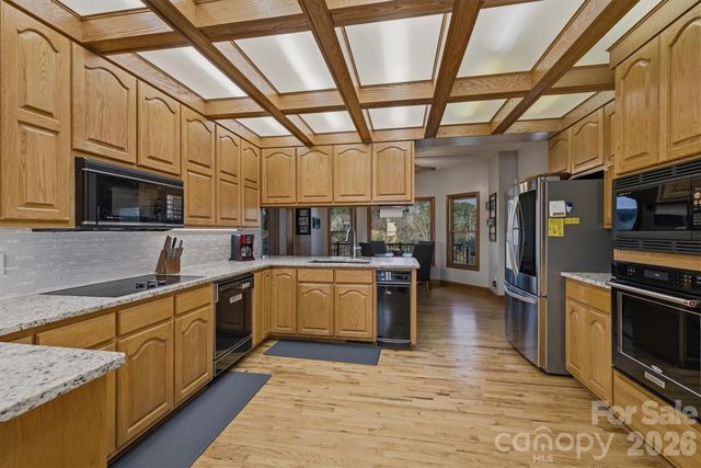 46 Mariners Point Lane, Hickory, NC 28601