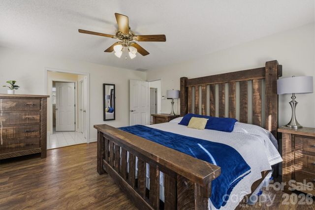 46 Mariners Point Lane, Hickory, NC 28601