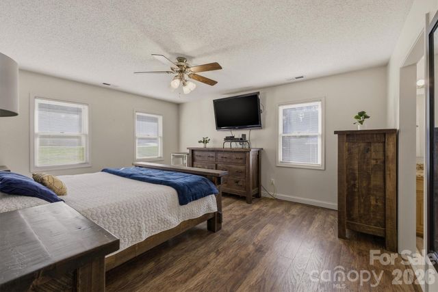 46 Mariners Point Lane, Hickory, NC 28601