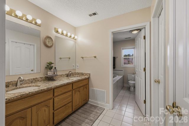 46 Mariners Point Lane, Hickory, NC 28601