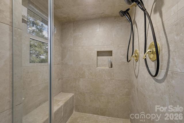 46 Mariners Point Lane, Hickory, NC 28601