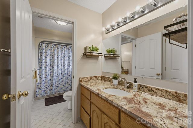 46 Mariners Point Lane, Hickory, NC 28601