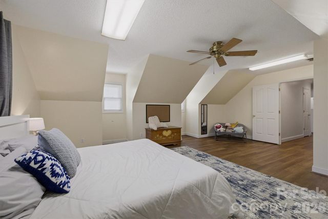 46 Mariners Point Lane, Hickory, NC 28601