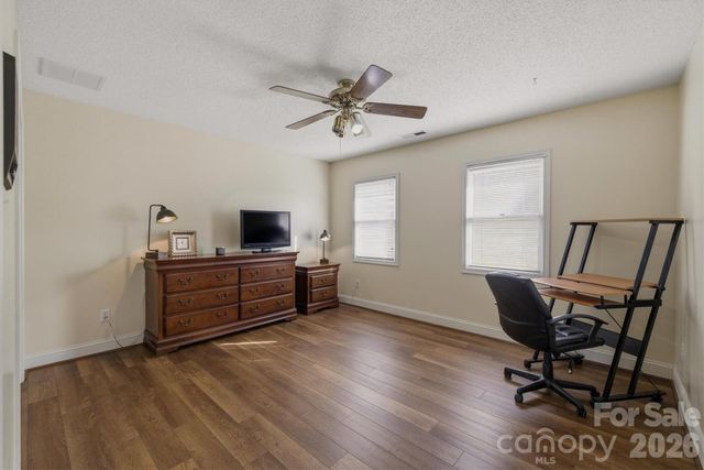 46 Mariners Point Lane, Hickory, NC 28601