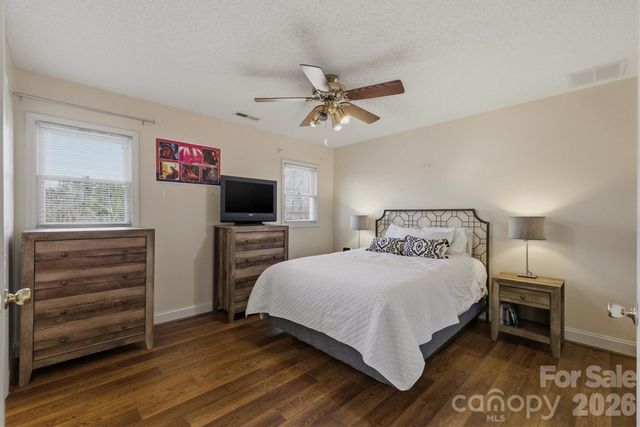 46 Mariners Point Lane, Hickory, NC 28601