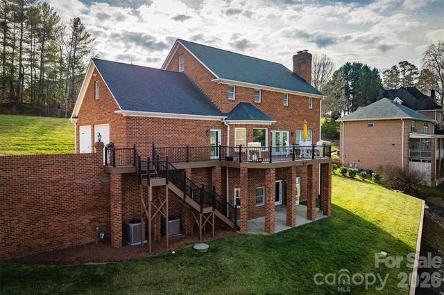 46 Mariners Point Lane, Hickory, NC 28601