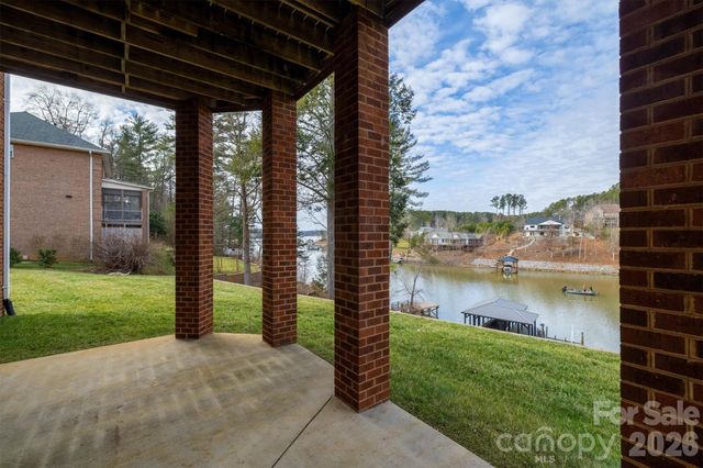 46 Mariners Point Lane, Hickory, NC 28601