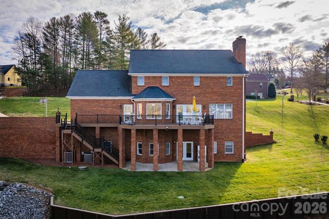 46 Mariners Point Lane, Hickory, NC 28601