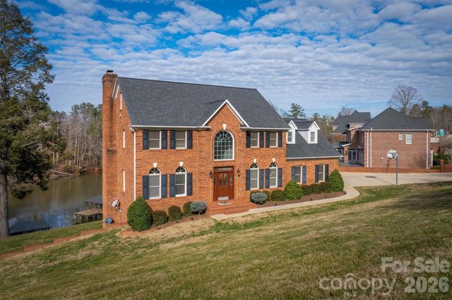 46 Mariners Point Lane, Hickory, NC 28601