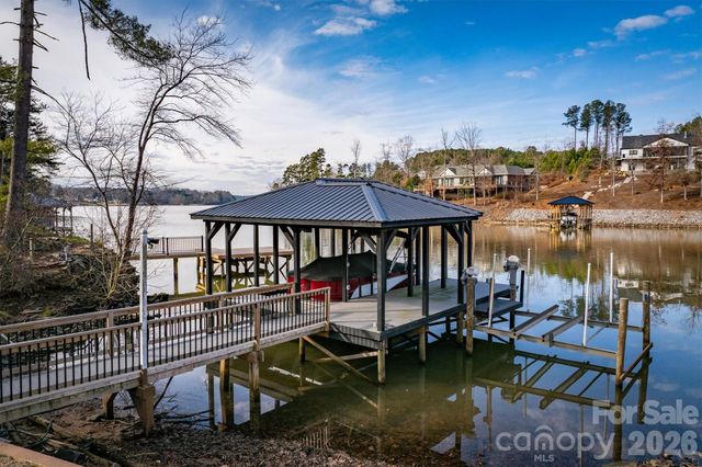 46 Mariners Point Lane, Hickory, NC 28601