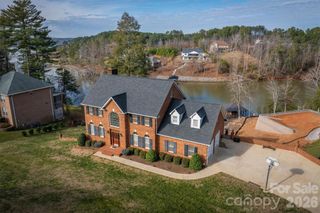 46 Mariners Point Lane, Hickory, NC 28601
