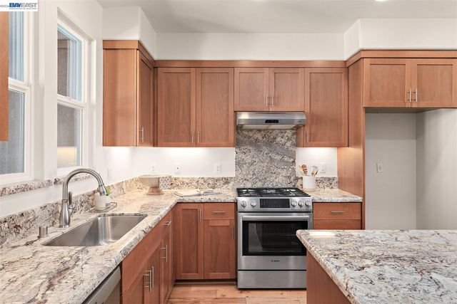 475 Diller St, Alameda, CA 94501