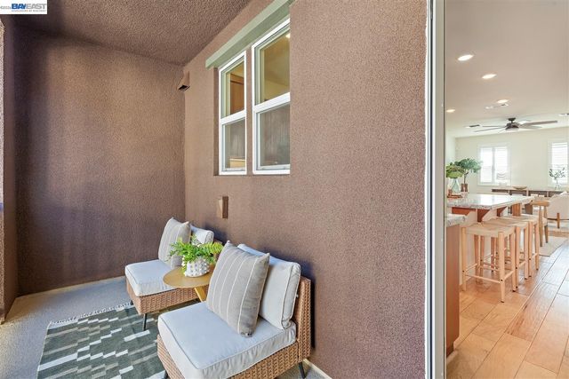 475 Diller St, Alameda, CA 94501