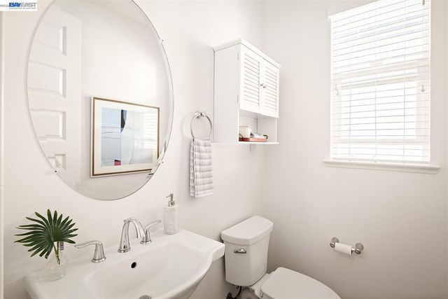 475 Diller St, Alameda, CA 94501