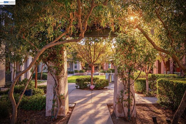 475 Diller St, Alameda, CA 94501