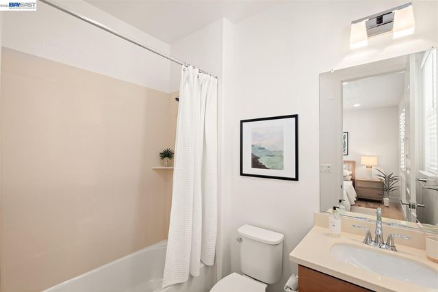 475 Diller St, Alameda, CA 94501