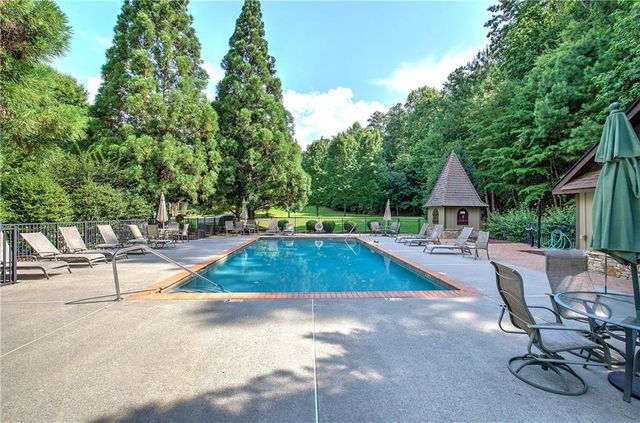 16 Cambridge Way, Cartersville, GA 30121