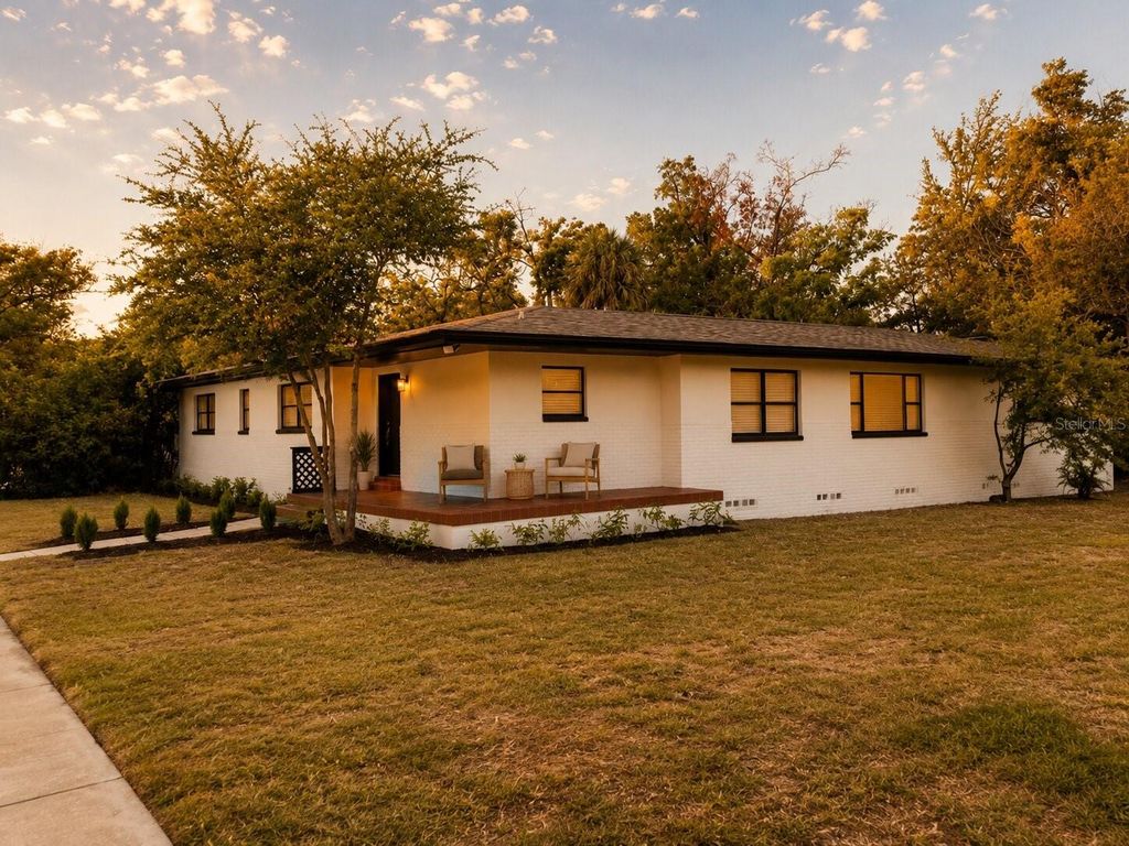 Image 2 of property listing at 2605 E 17TH AVENUE, Tampa, FL 33605