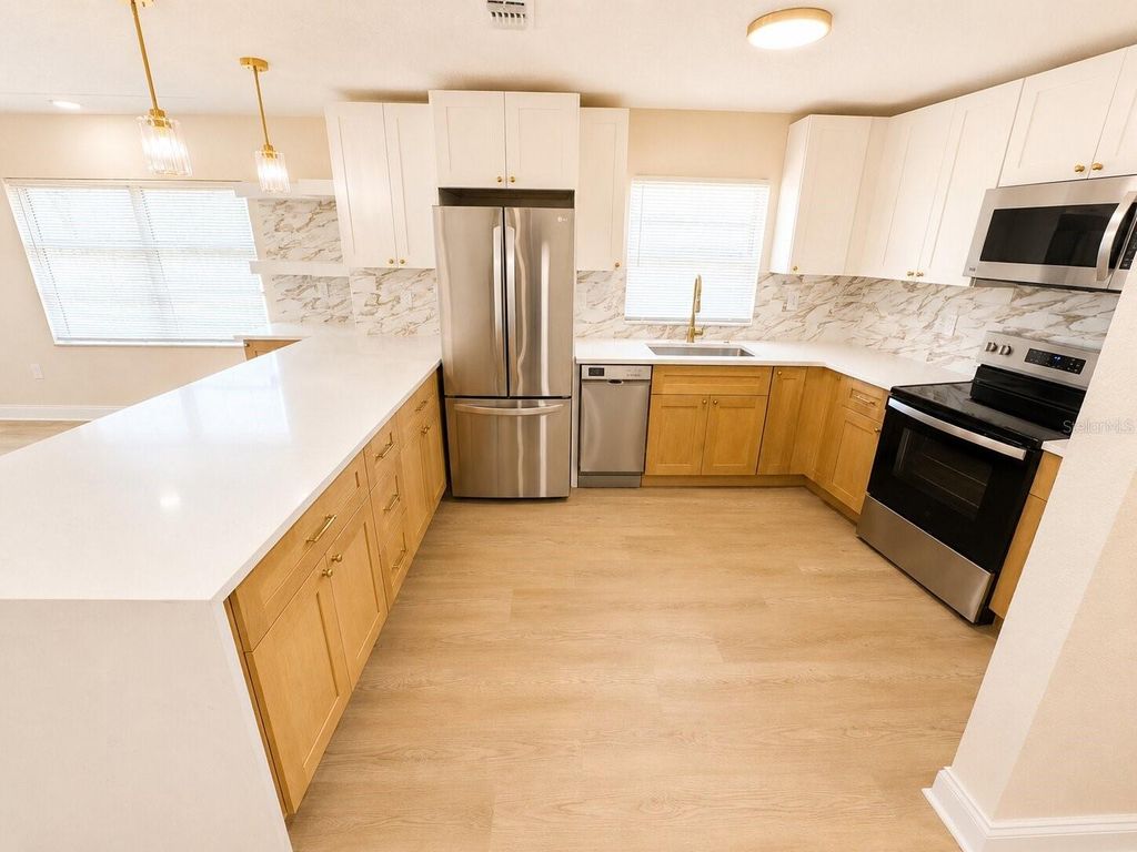 Image 23 of property listing at 2605 E 17TH AVENUE, Tampa, FL 33605
